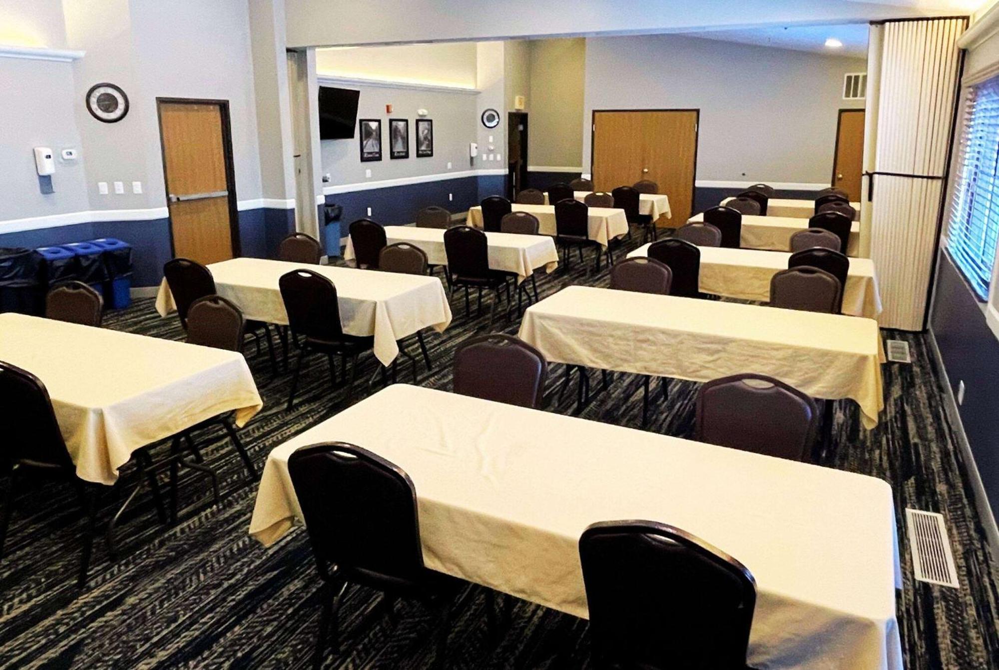 Americinn By Wyndham Fergus Falls Conference Center Dış mekan fotoğraf